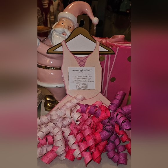 Cupcakes and cashmere bow and tag set - Picture 4 of 12